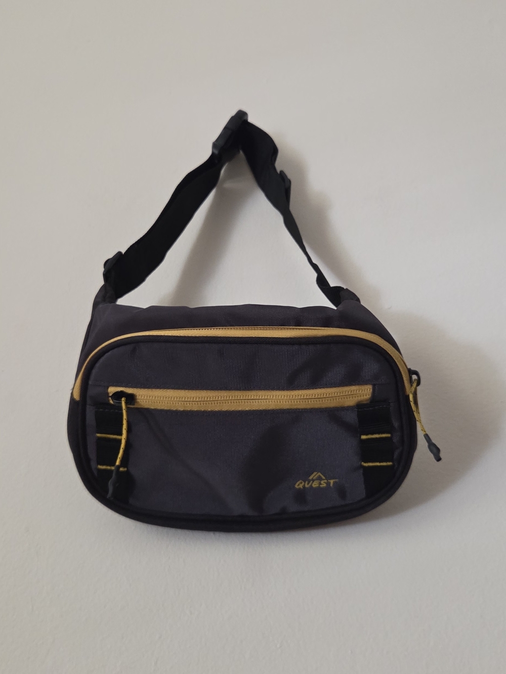 QUEST Black and Yellow Fanypack